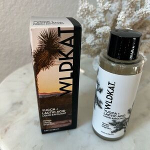 Yucca + Lactic Acid Liquid Exfoliant - Black & White